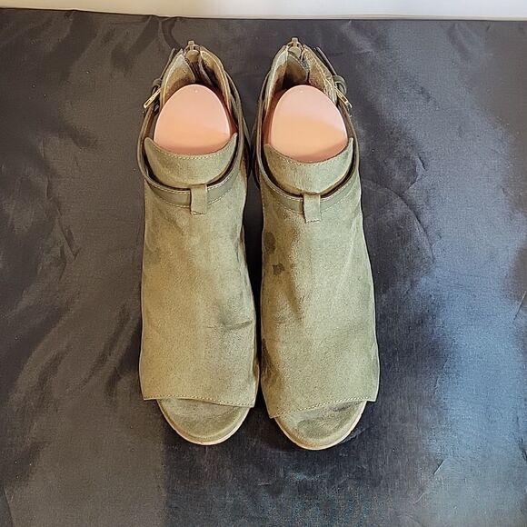 KENNETH COLE REACTION HIT HOODED WOMEN"S ANKLE  BUCKLE STRAP CLOSURE BOOTS - Picture 3 of 16